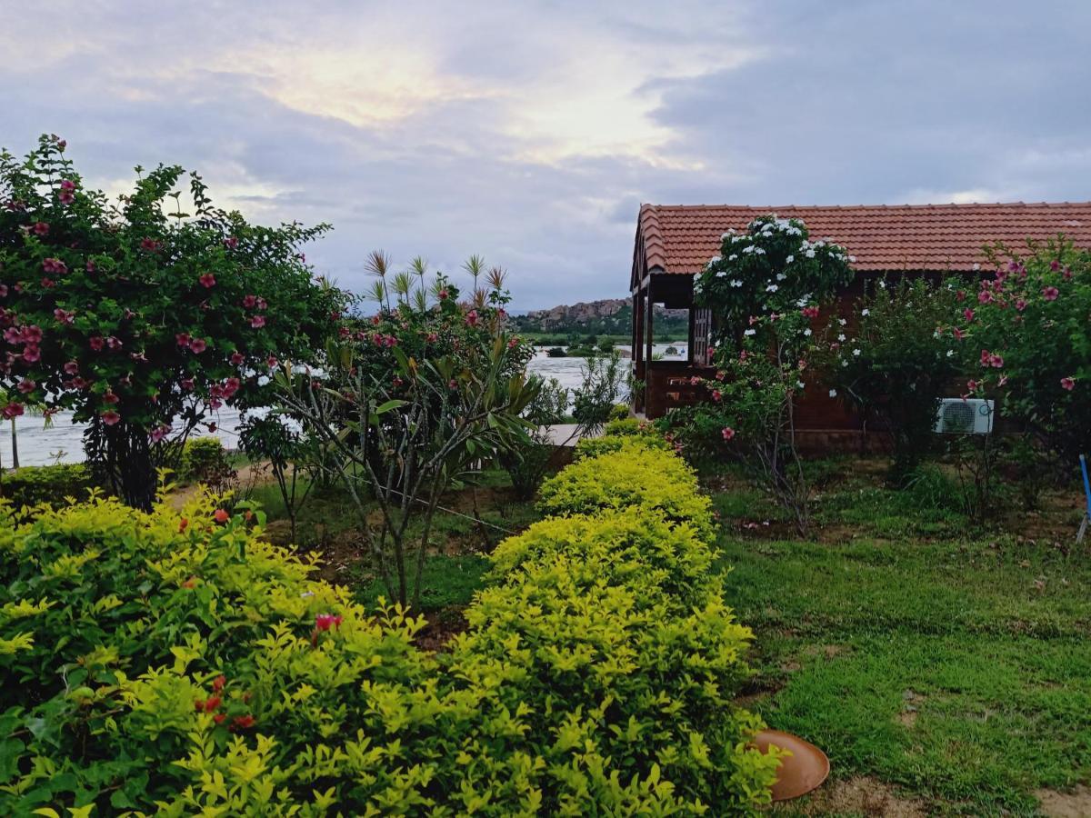 Leo Wodden Resort Hampi Esterno foto
