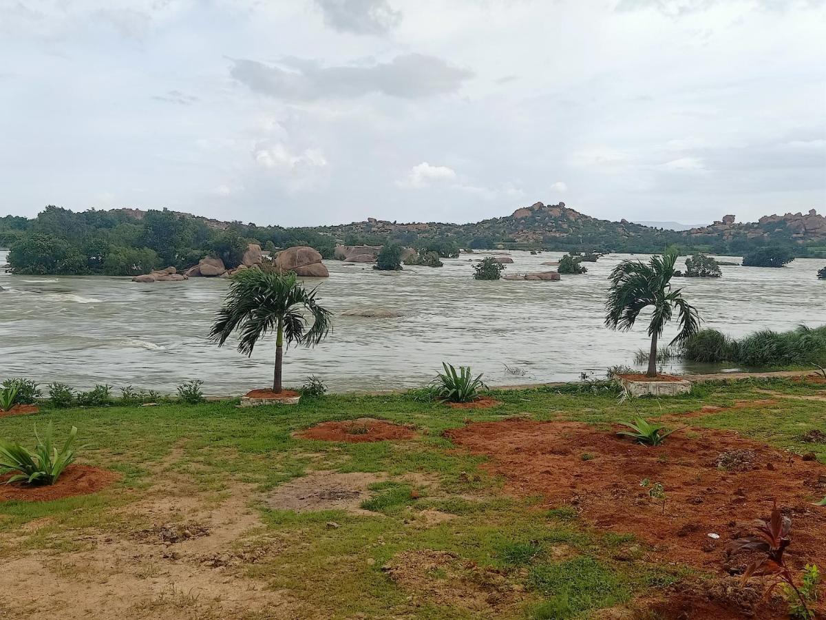 Leo Wodden Resort Hampi Esterno foto