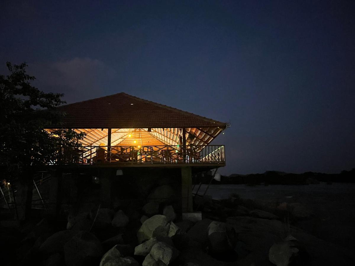 Leo Wodden Resort Hampi Esterno foto