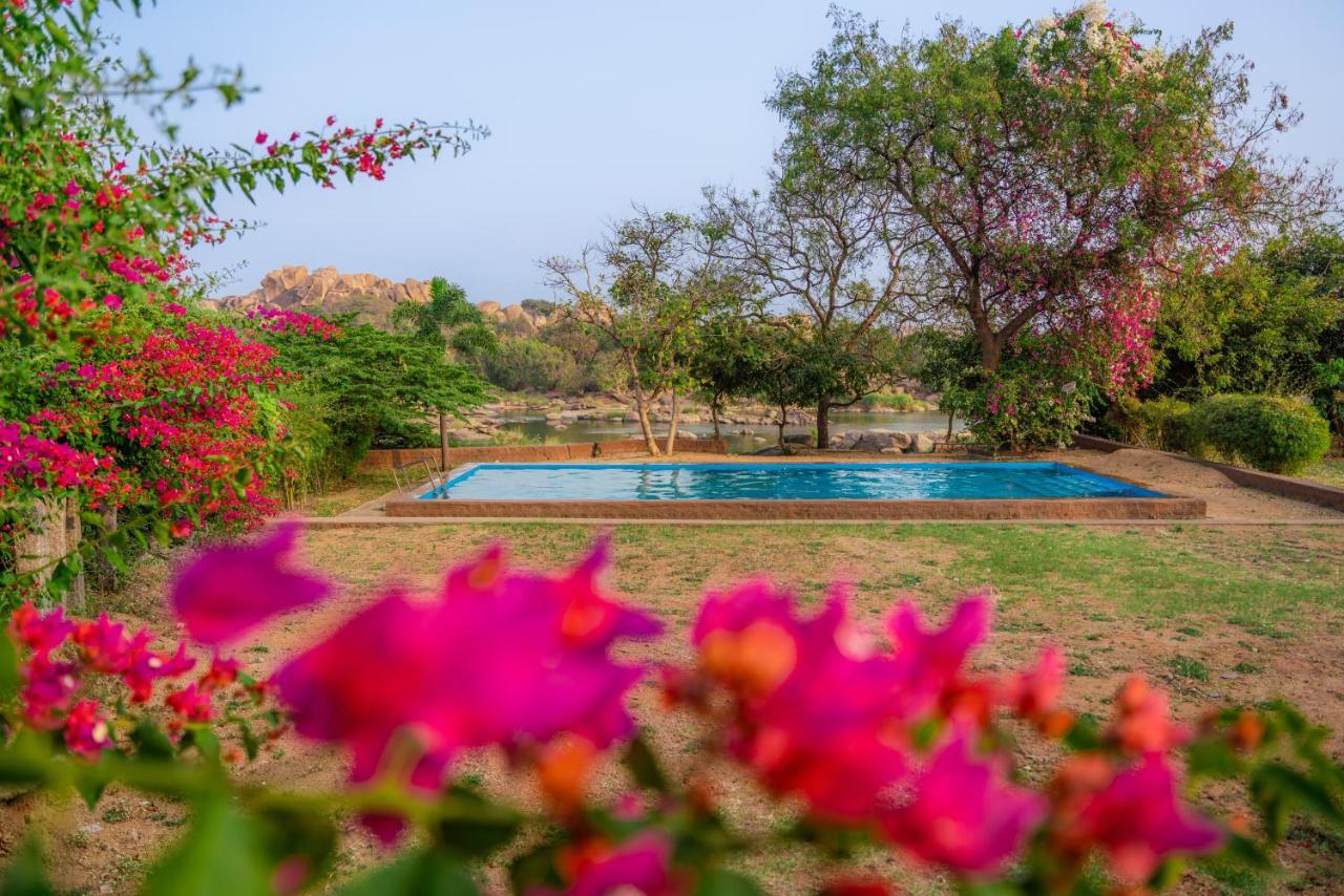 Leo Wodden Resort Hampi Esterno foto