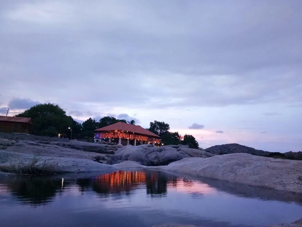 Leo Wodden Resort Hampi Esterno foto