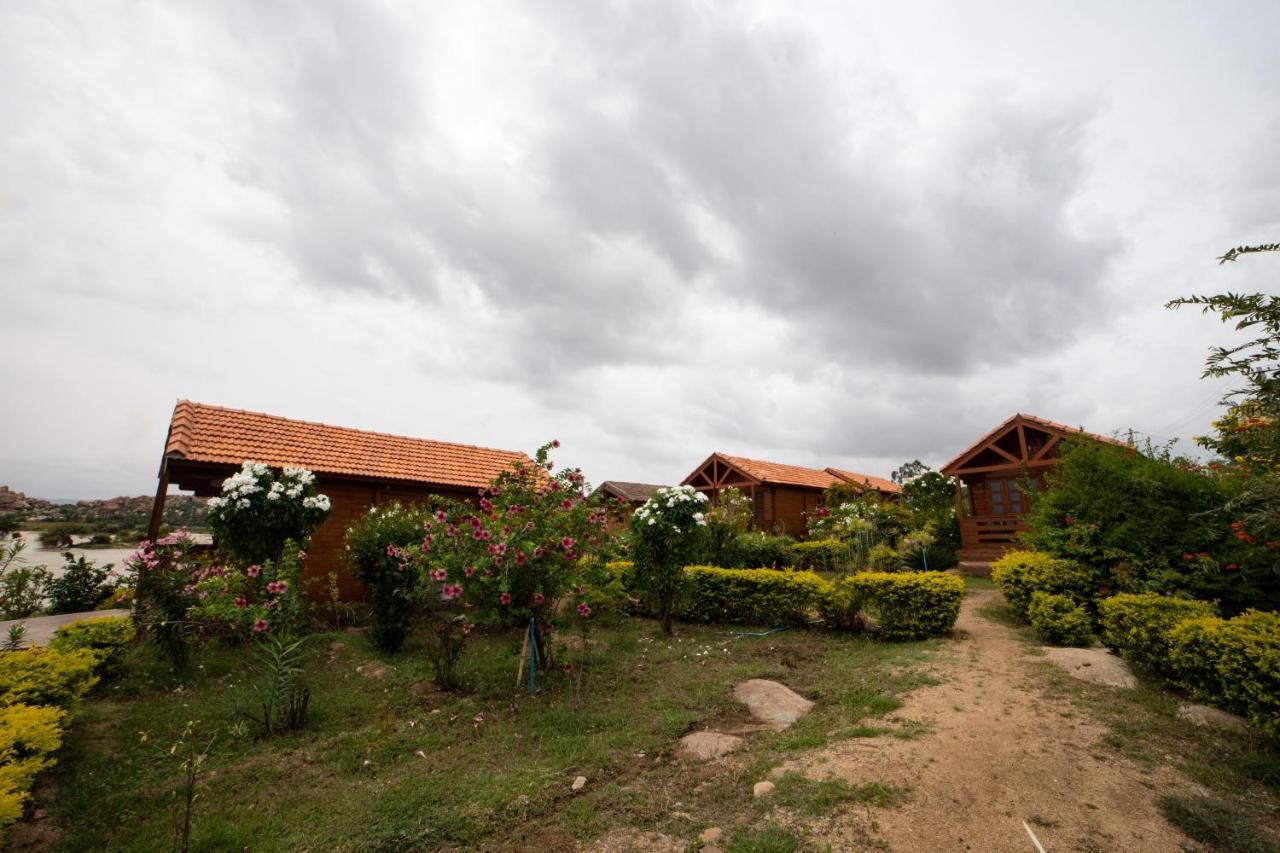 Leo Wodden Resort Hampi Esterno foto